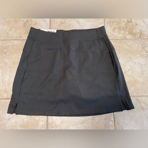32 Degrees Cool women’s Short w/Pockets  Black Skirt  size M  NWT